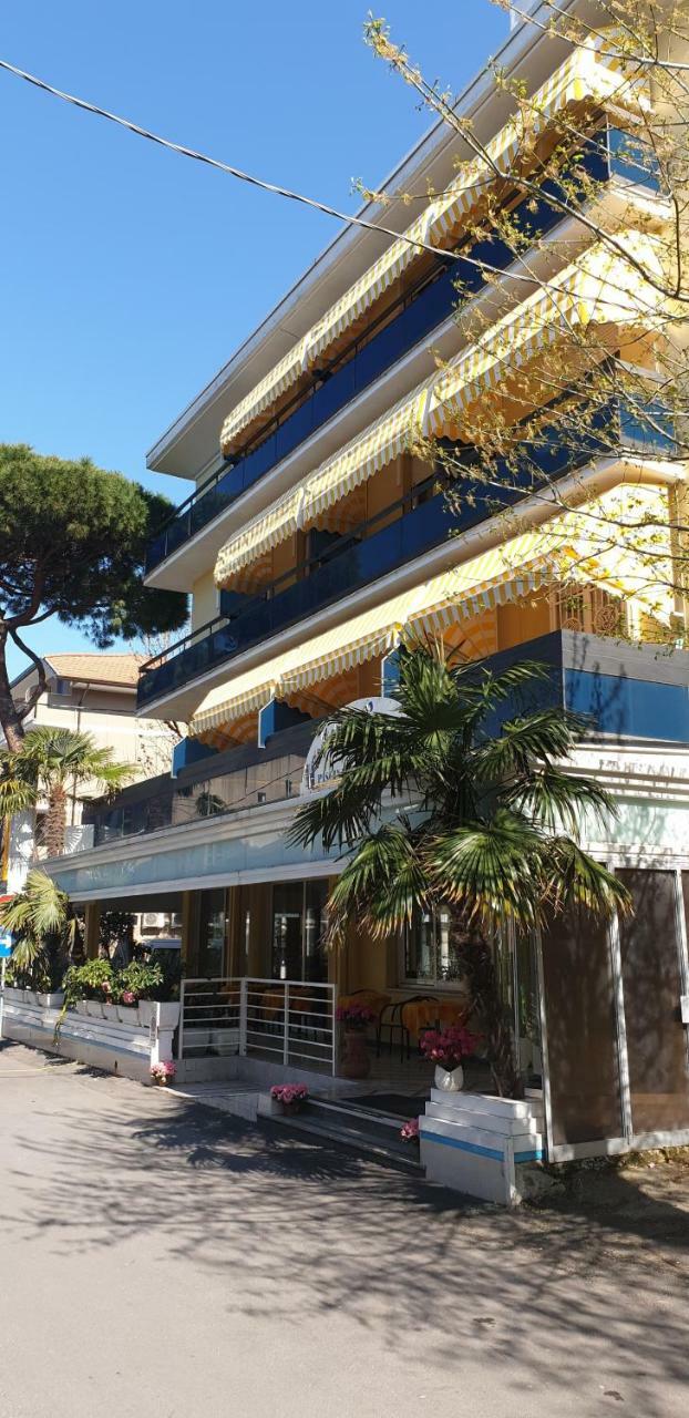 Hotel Ginevra Riccione Exteriör bild